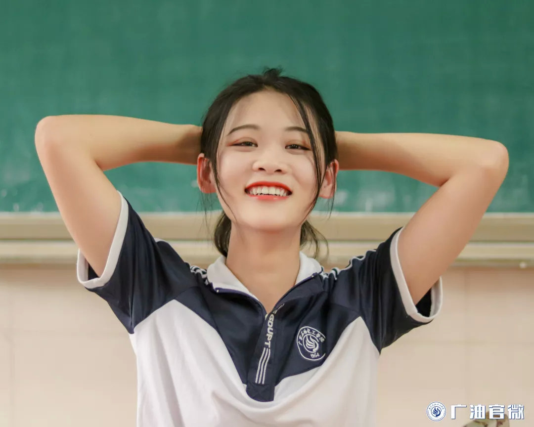 广州大学的校服