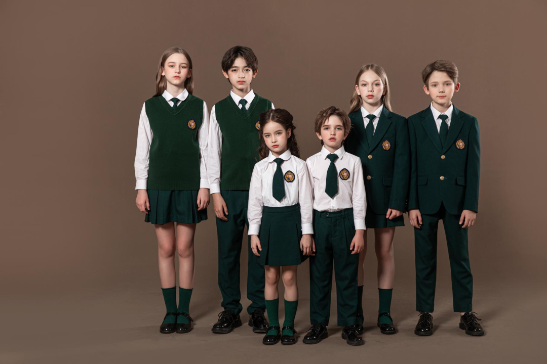 展商速递迈凯斯顿专注高端贵族校服园服设计生产